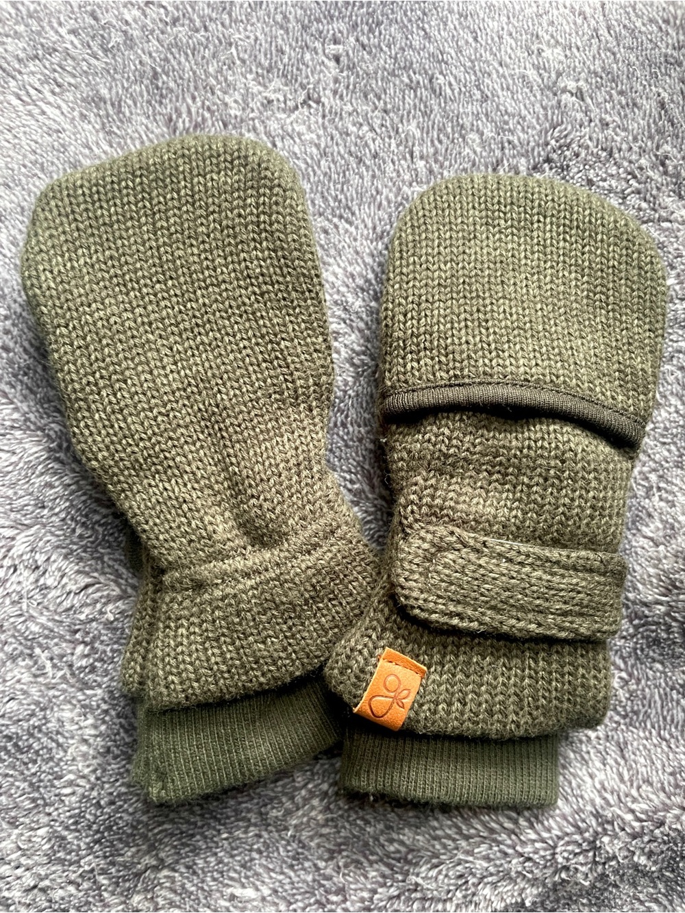 Organic cotton Goumi baby mittens in pine green